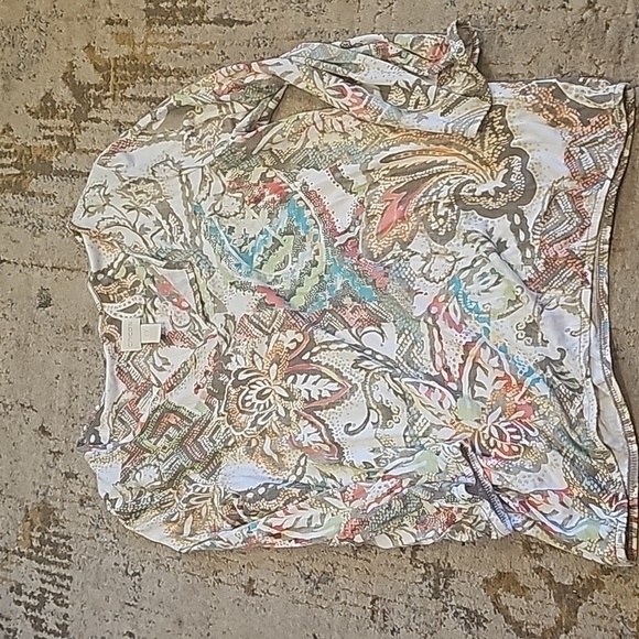 Bundle/ Chico's Women's shirts and a lightweight multicolored jacket - Picture 6 of 13